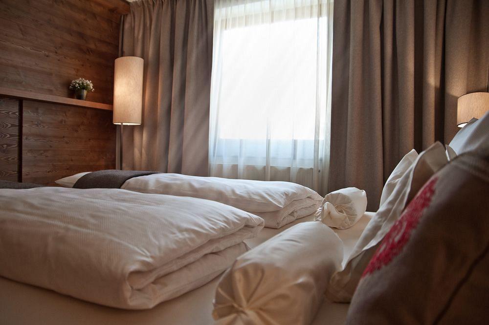 Ariston Dolomiti Residence Dobbiaco Bagian luar foto