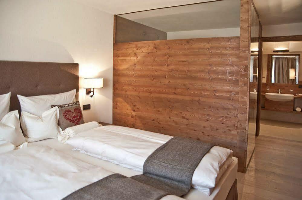Ariston Dolomiti Residence Dobbiaco Bagian luar foto